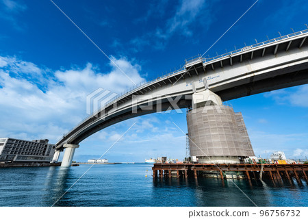 Tomari Bridge during construction of the Okinawa Naminoue Rinko Road Tomari Bridge during construction of the Okinawa Naminoue Rinko Road 96756732