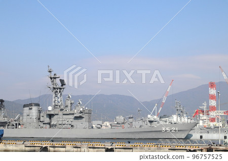 從吳港海上看到的驅逐艦 Shimakaze 2022 年 11 月 12 日拍攝的照片 96757525