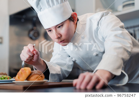 Patissier who makes discerning sweets 96758247