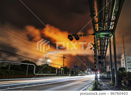 Factory night view in Chidori-cho, Kawasaki Sky dyed red due to flare stack phenomenon [Kawasaki City, Kanagawa Prefecture] 96760403