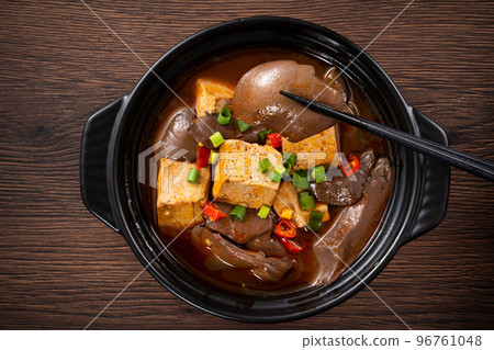 鴨血 麻辣鴨血 豆腐 臭豆腐 Spicy duck blood jelly stinky tofu 鴨血 麻辣鴨血 豆腐 臭豆腐 Spicy duck blood jelly stinky tofu 96761048