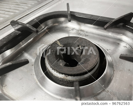 old gas stove in the kitchen old gas stove in the kitchen 96762563
