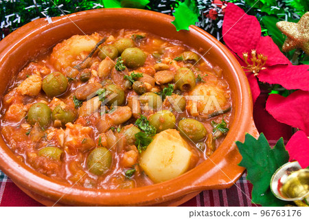 Mexican bacalao a la biscaina estilo mexicano Mexican bacalao a la biscaina estilo mexicano 96763176