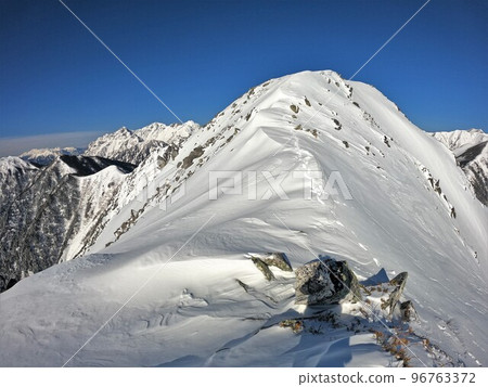 The ridgeline to the summit from Mt. Maejonendake in winter 96763372