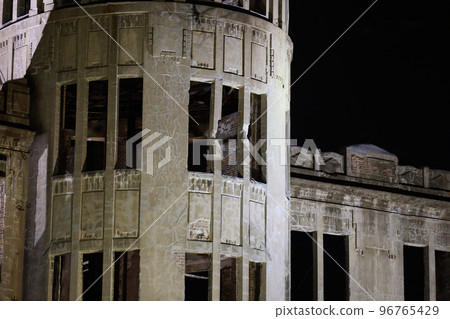 廣島觀光 廣島之旅 原子彈爆炸圓頂在晚上 96765429