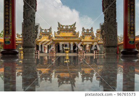 Architecture in front of The taiwanese temple at Wat thamma katanyu or Tham Katanya Shrine Foundation (Sian Lor Tai Tian Gong). Architecture in front of The taiwanese temple at Wat thamma katanyu or Tham Katanya Shrine Foundation (Sian Lor Tai Tian Gong). 96765573