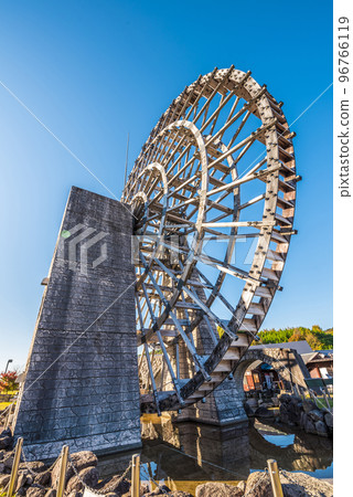 《岐阜縣》惠那市道之站 山岡一奶奶日本最大的木造水車 《岐阜縣》惠那市道之站 山岡一奶奶日本最大的木造水車 96766119