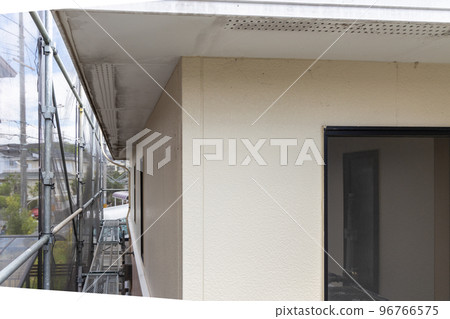 為25歲的獨立屋頂外牆施工安裝腳手架 96766575