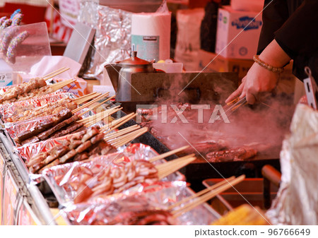 Hiroshima sightseeing Hiroshima trip Miyajima Itsukushima Shrine Yatai 96766649
