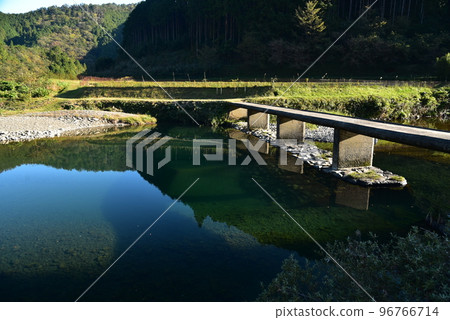 Hometown landscape Takahi subsidence bridge upstream of Shimanto River Hometown landscape Takahi subsidence bridge upstream of Shimanto River 96766714