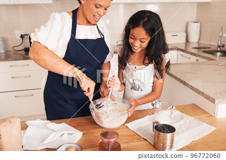 baking, granddaughter, people 96772060