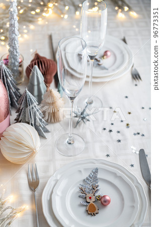 Christmas table settings Christmas table settings 96773351