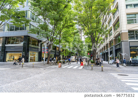 [東京]綠樹成蔭的丸之內仲通 96775832