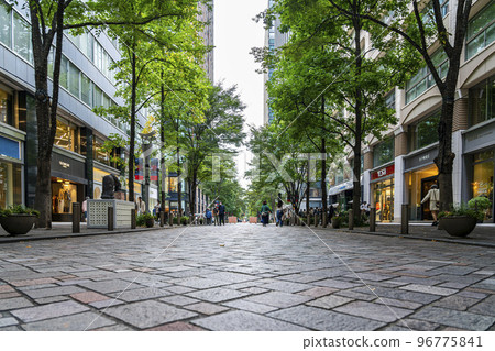 [東京]綠樹成蔭的丸之內仲通 96775841