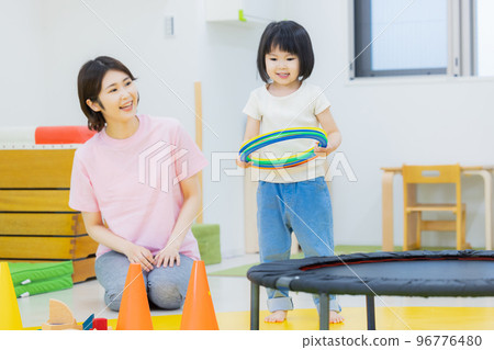 幼兒運動課 96776480