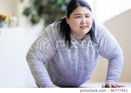 Woman doing muscle training 96777461