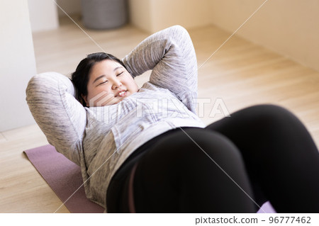 Woman doing muscle training 96777462