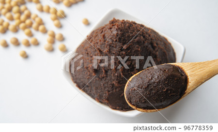 紅味噌、生大豆、日本發酵調味料 紅味噌、生大豆、日本發酵調味料 96778359