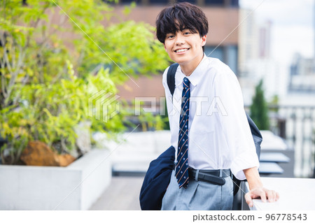 學生校園生活攝影合作:WEEK 柴大門(Sun Frontier Real Estate) 學生校園生活攝影合作:WEEK 柴大門(Sun Frontier Real Estate) 96778543