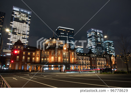 Lighted-up Tokyo Station 96778629