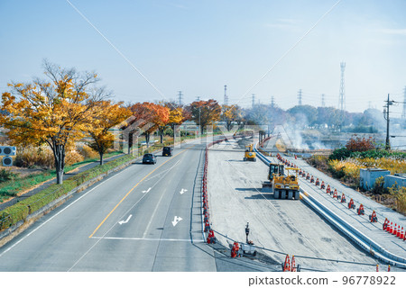 Construction to increase the number of lanes on the main road Bird's-eye view of the upward direction of National Route 17 Jobu Road 2022.11 c-4 Cool color 96778922