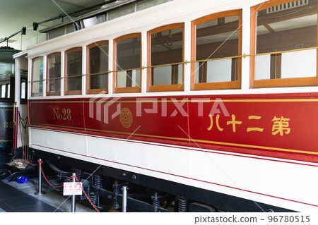 京都市下京區烏丸通的京都市營電車 96780515