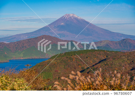 (Kanagawa Prefecture) Mt. Fuji seen from Hakone Daikanyama in late autumn 96780607