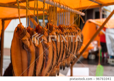 旅遊勝地輪島早市曬比目魚乾的攤位風景|石川縣輪島市 旅遊勝地輪島早市曬比目魚乾的攤位風景|石川縣輪島市 96781041