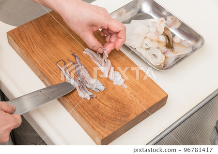 【中年家庭主婦切魷魚切魷魚】 96781417