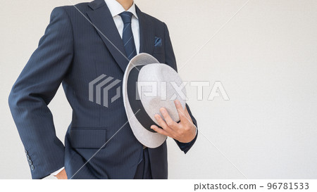 穿西裝戴軟呢帽的男人 96781533