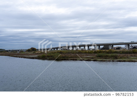 流經神奈川縣的相模川風景 流經神奈川縣的相模川風景 96782153