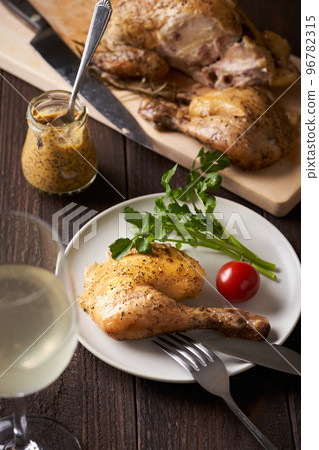 sliced roast chicken 96782315