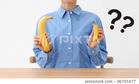 Image of worrying about big bananas and small bananas 96785877