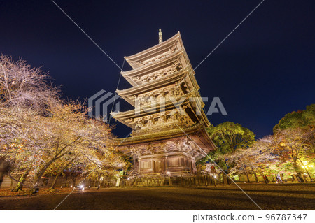 東寺秋葉、五層塔、夜景（京都府京都市南區九條町） 96787347
