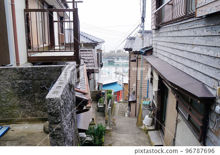 Narrow alley in Futomi fishing village, Kamogawa City, Chiba Prefecture 96787696