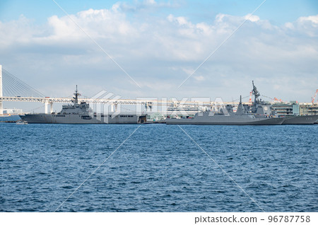 Maritime Self-Defense Force escort ships Mogami, Atago, transport ship Kunisaki Maritime Self-Defense Force escort ships Mogami, Atago, transport ship Kunisaki 96787758