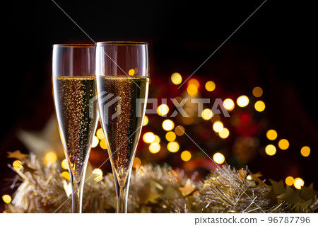 A toast with champagne 96787796