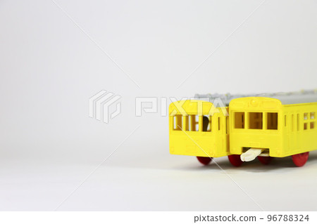 黃色火車玩具白背 黃色火車玩具白背 96788324