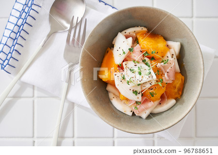Marinated Turnip, Persimmon and Prosciutto Ham Marinated Turnip, Persimmon and Prosciutto Ham 96788651