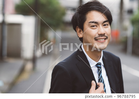 日本男人和商人穿西裝 日本男人和商人穿西裝 96788795