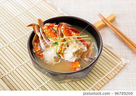 Migratory crab miso soup Migratory crab miso soup 96789260