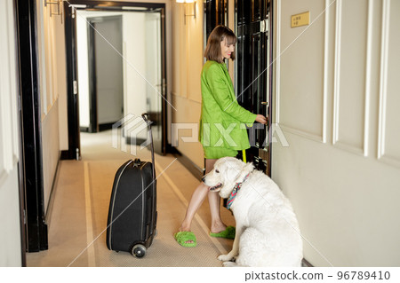 Stylish woman check in to the hotel room 96789410