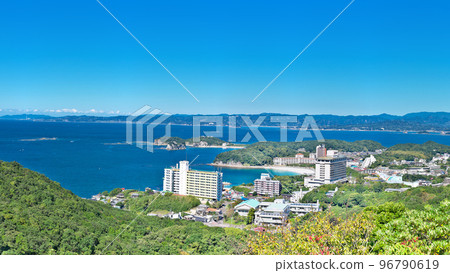 [Overlooking Shirahama Town from the Plain Grass Observatory] (High resolution version) Shirahama Town, Nishimuro District, Wakayama Prefecture 96790619