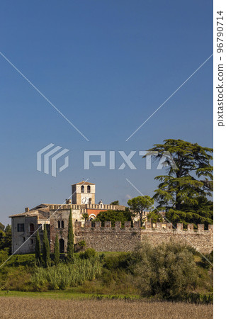 Castello di Castellaro Lagusello, UNESCO site, Lombardy region, Italy Castello di Castellaro Lagusello, UNESCO site, Lombardy region, Italy 96790714