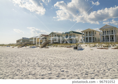 Destin, Florida- Beach houses with footbridges over the sand dunes Destin, Florida- Beach houses with footbridges over the sand dunes 96791052