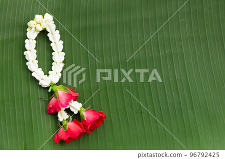 Jasmine garland with rose flower 96792425