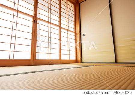 Image of a Japanese-style room: shoji screens, tatami mats, and fusuma sliding doors Image of a Japanese-style room: shoji screens, tatami mats, and fusuma sliding doors 96794029
