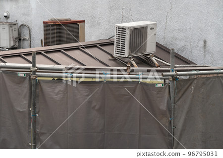 拆除工作準備:拆除鷹架 拆除工作準備:拆除鷹架 96795031