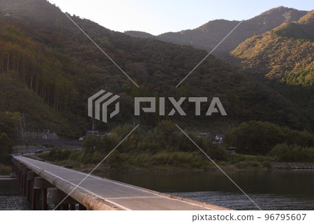 [Takaoka District, Kochi Prefecture] Niyodo River Nagoshiya Subsidence Bridge 96795607