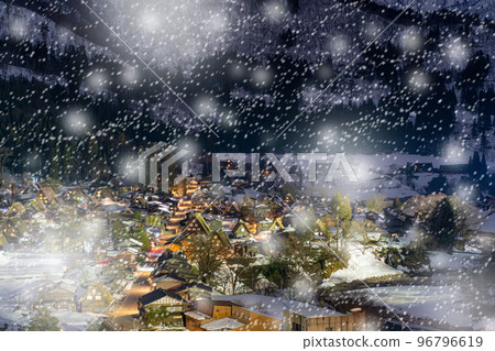 [Winter material] Snowy Shirakawa-go image [Gifu Prefecture] 96796619